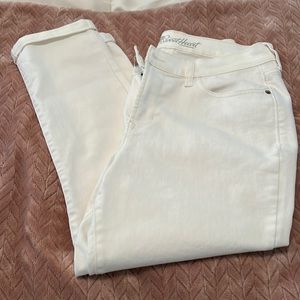 Old Navy Sweetheart Cropped White Jeans